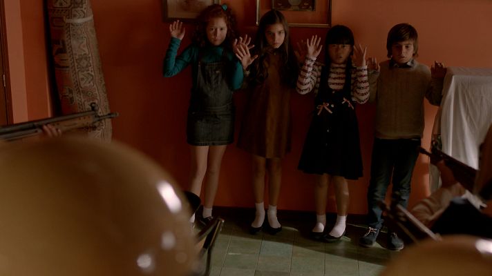 Cuéntame cómo pasó - La policía toma San Genaro