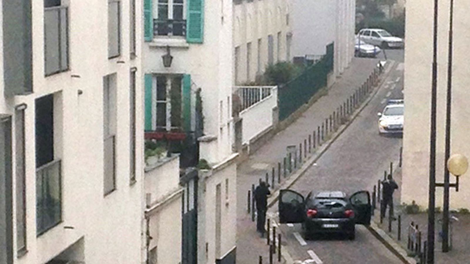 Los sospechosos del atentado a 'Charlie Hebdo' podrían ser terroristas entrenados