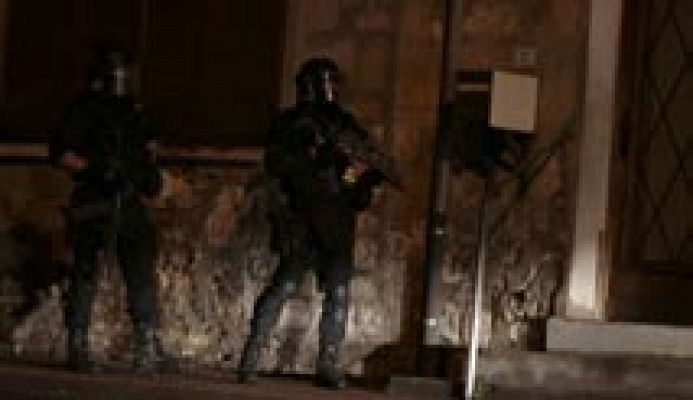 Telediario 1 - Buscan a los sospechosos del atentado del Charlie Hebdo