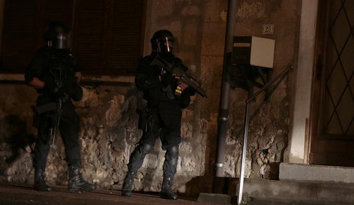 Telediario 1 - Buscan a los sospechosos del atentado del Charlie Hebdo