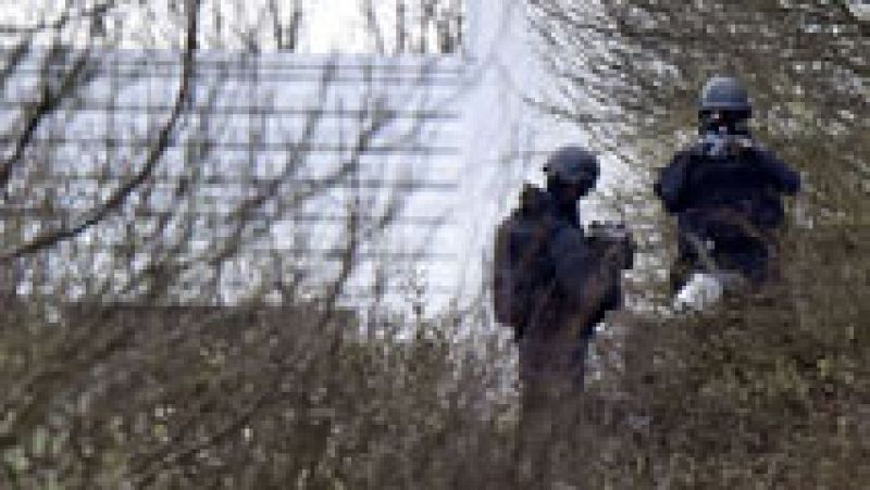 Los autores de la matanza de Charlie Hebdo se atrincheran en Dammartin, localidad tomada  por la policía