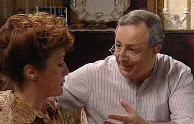 Amar en tiempos revueltos - Enriqueta está triste