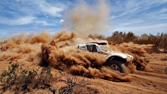 Telediario 1 - Así es la historia de Albert Llovera, el héroe del Dakar 2015