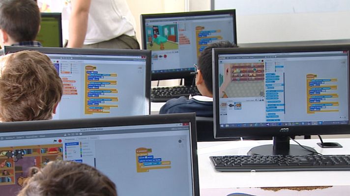 Telediario 1 - Niños que aprenden a programar casi a la vez que a leer