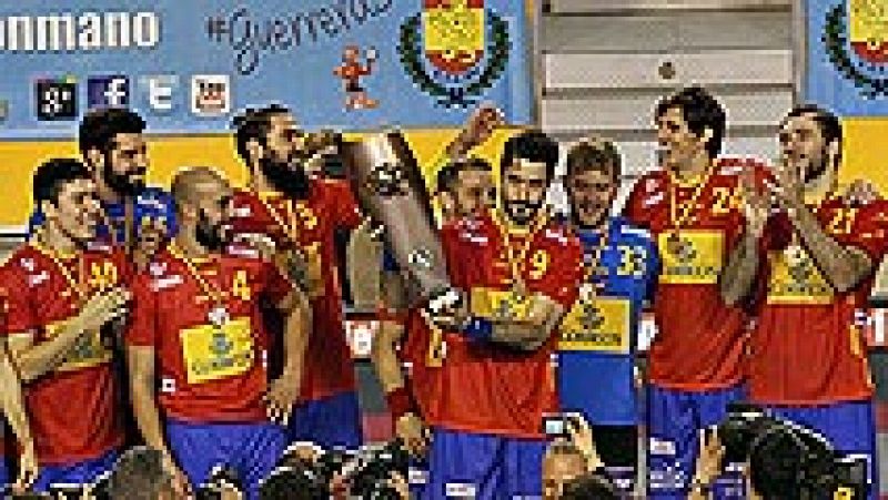 La selección española de balonmano ha alzado este domingo el 'XL  Torneo Internacional de España Memorial Domingo Bárcenas' al vencer  en la tercera jornada a Polonia (33-28) en el Palacio de los Deportes  de Oviedo tras remontar el partido después d