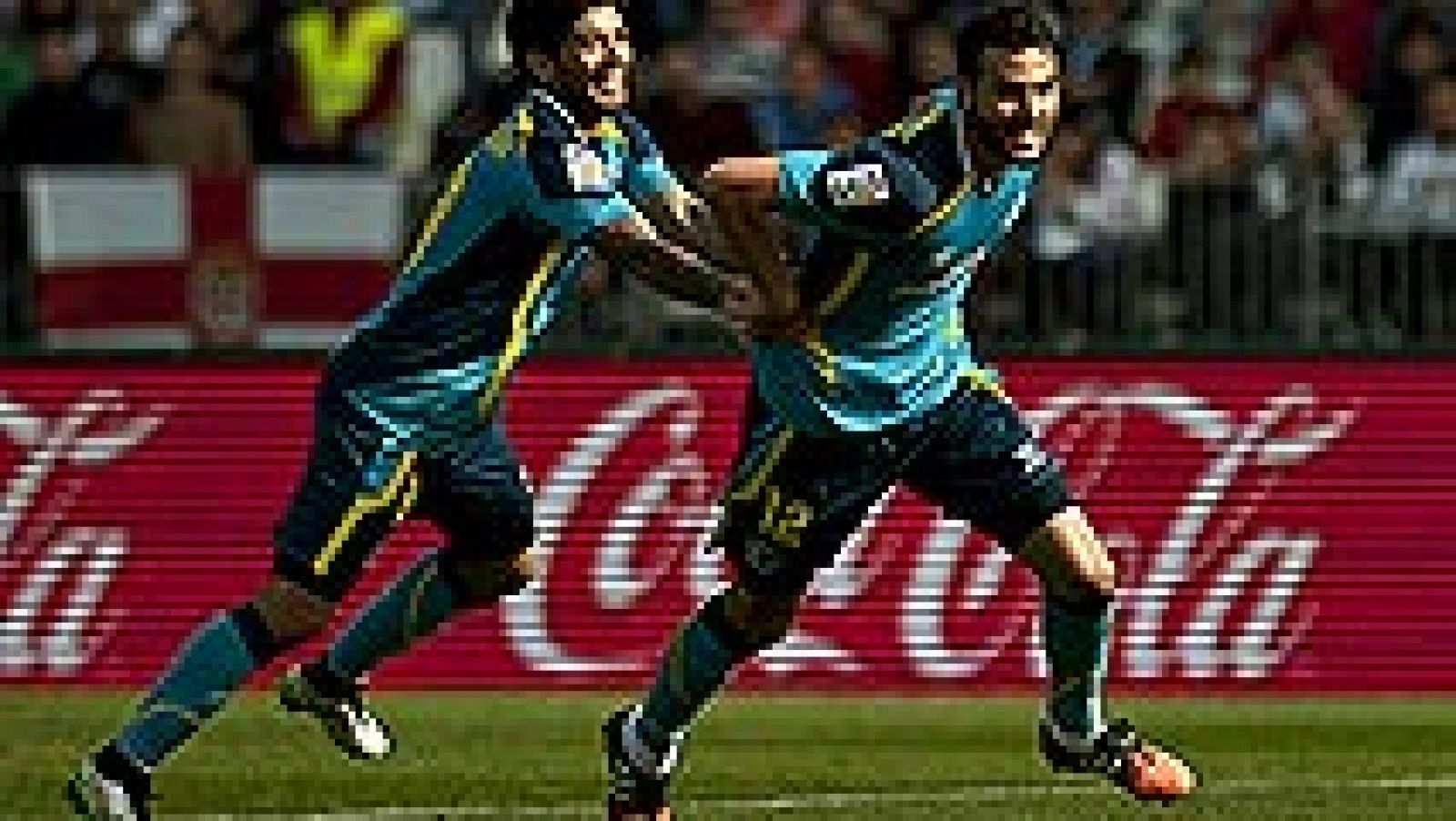 El Sevilla ha firmado la victoria en el partido matinal del domingo ante el Almería en el Juegos Mediterráneos (0-2) y mantiene así su cuarta plaza, que da acceso a la previa de la Liga de Campeones, mientras que los de Juan Ignacio Martínez se queda