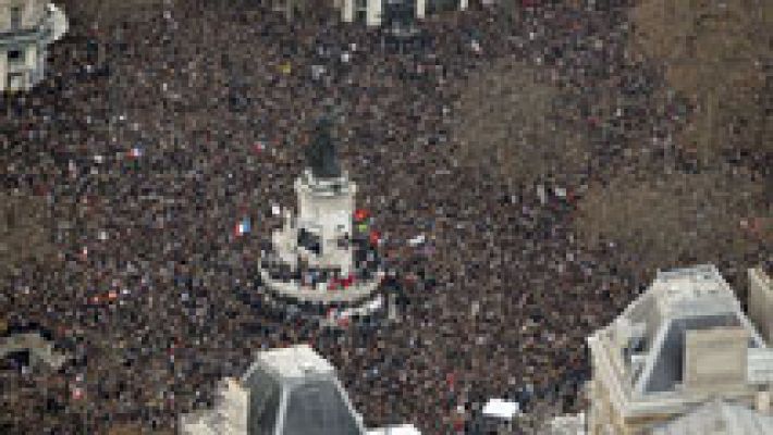 Cientos de miles de personas se manifiestan en París