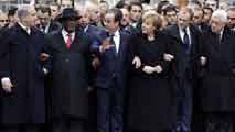 Representantes de 50 países acompañan a Hollande en una marcha histórica