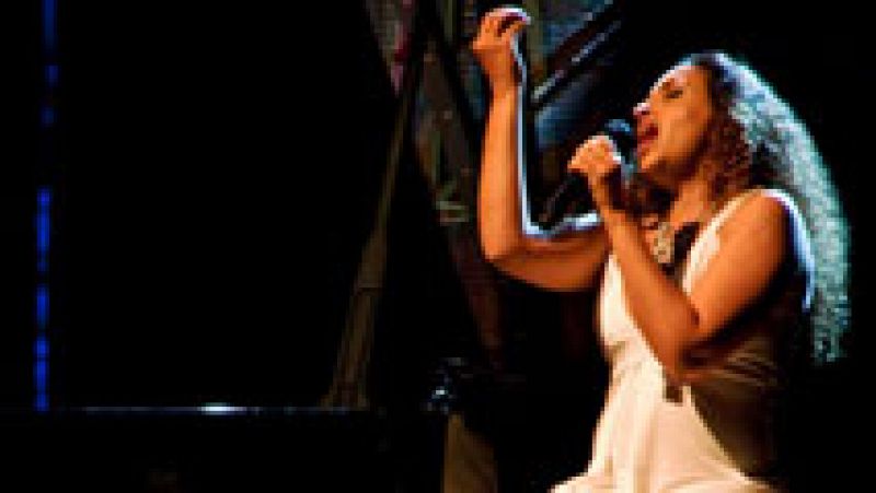 "Love Medicine" es el último trabajo de la cantante israelí Noa