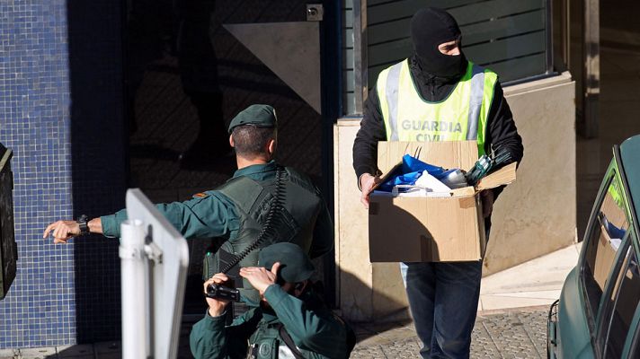 Telediario 1 - 16 detenidos del entramado económico de ETA