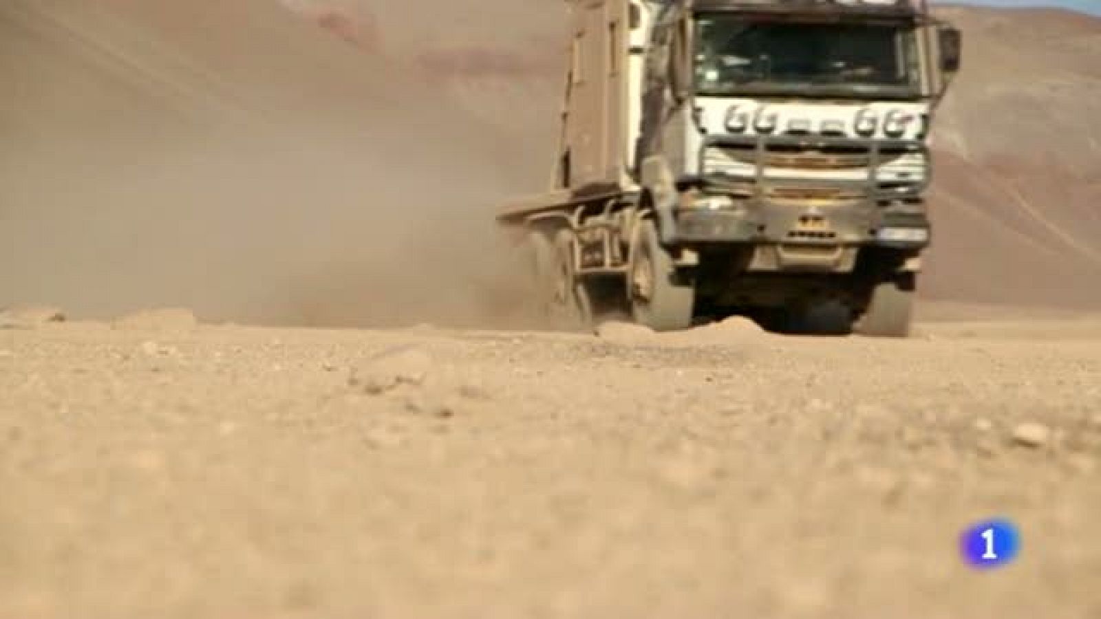 Telediario 1: El camión escoba, una de las figuras imprescindibles del Dakar | RTVE Play
