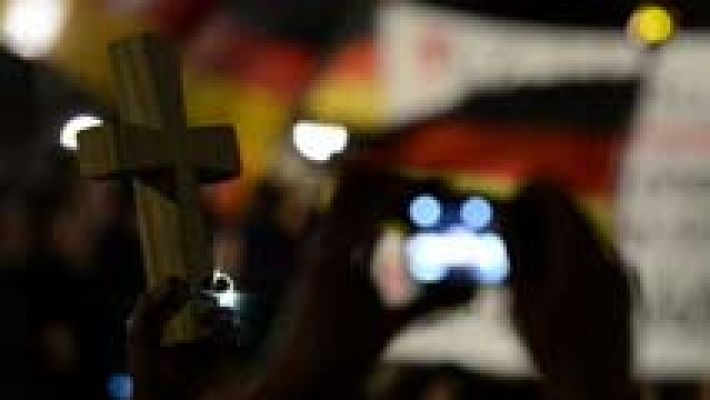 Telediario 1 - Manifestaciones de  antirracistas e islamófobos en Alemania