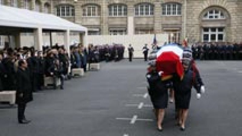 Francia homenajea a los policías caídos en los atentados yihadistas