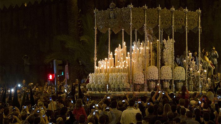Telediario 1 - Polémica en Sevilla tras las palabras de una líder de Podemos sobre la Semana Santa