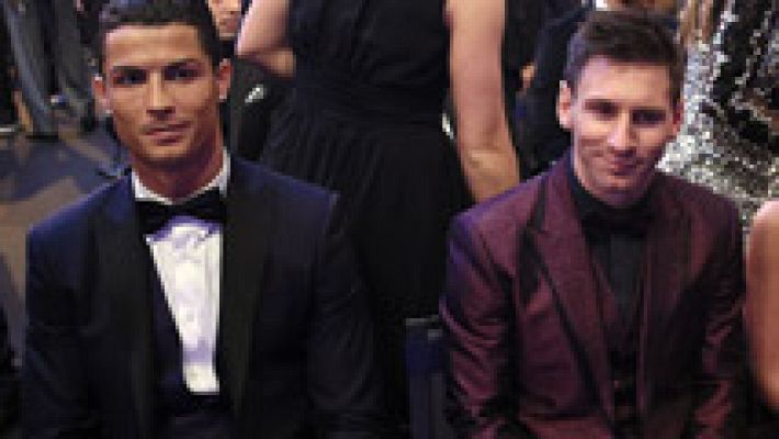 Telediario 1 - Cristiano-Messi, duelo recurrente por el Balón de Oro