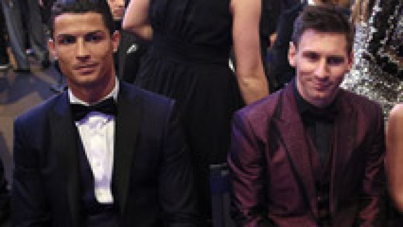 Cristiano ha conseguido su tercer Balón de Oro y ya está a solo uno de su máximo rival, Leo Messi, que acumula cuatro premios de mejor jugador del planeta.