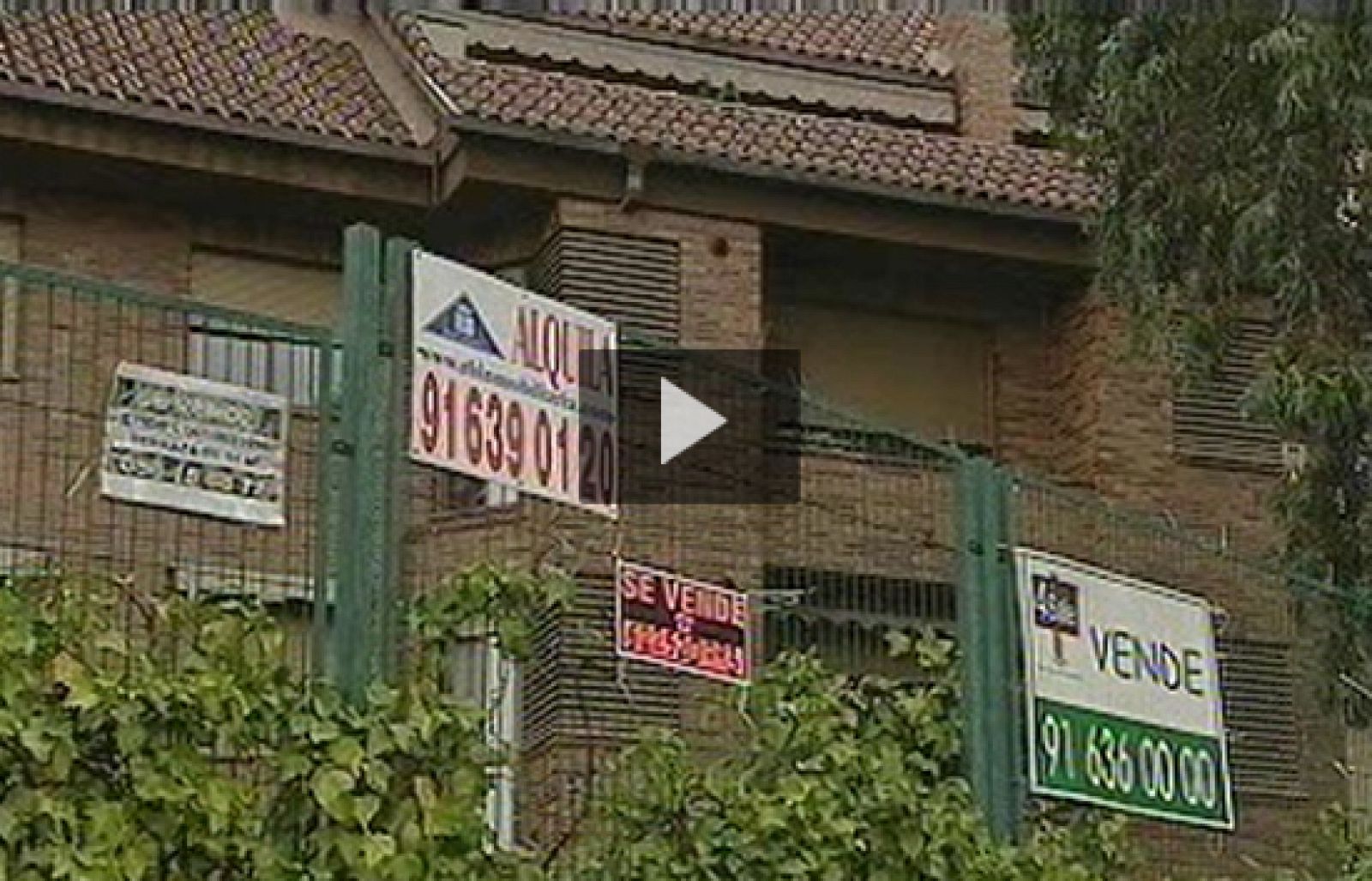  El Estado se ha gastado, hasta agosto, 14.600 millones de euros más de lo que tenía presupuestado hasta ese mes. Ese déficit supone el 1'31 por ciento del producto interior bruto. Vender una casa cada vez es más difícil.En los últimos 12 meses se ha vendido una cuarta parte menos, casi 700.000 viviendas.