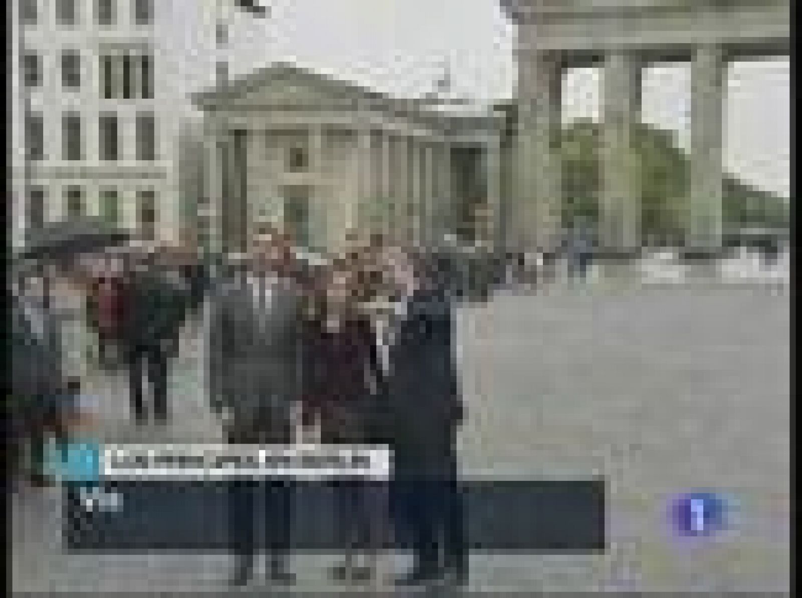 Los Príncipes de Asturias visitan la Puerta de Brandemburgo | Ver