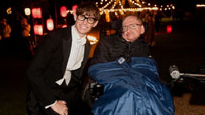 RTVE.es os adelanta en exclusiva un 'making of' de 'La teoría del todo' con imágenes de Stephen Hawking en el rodaje