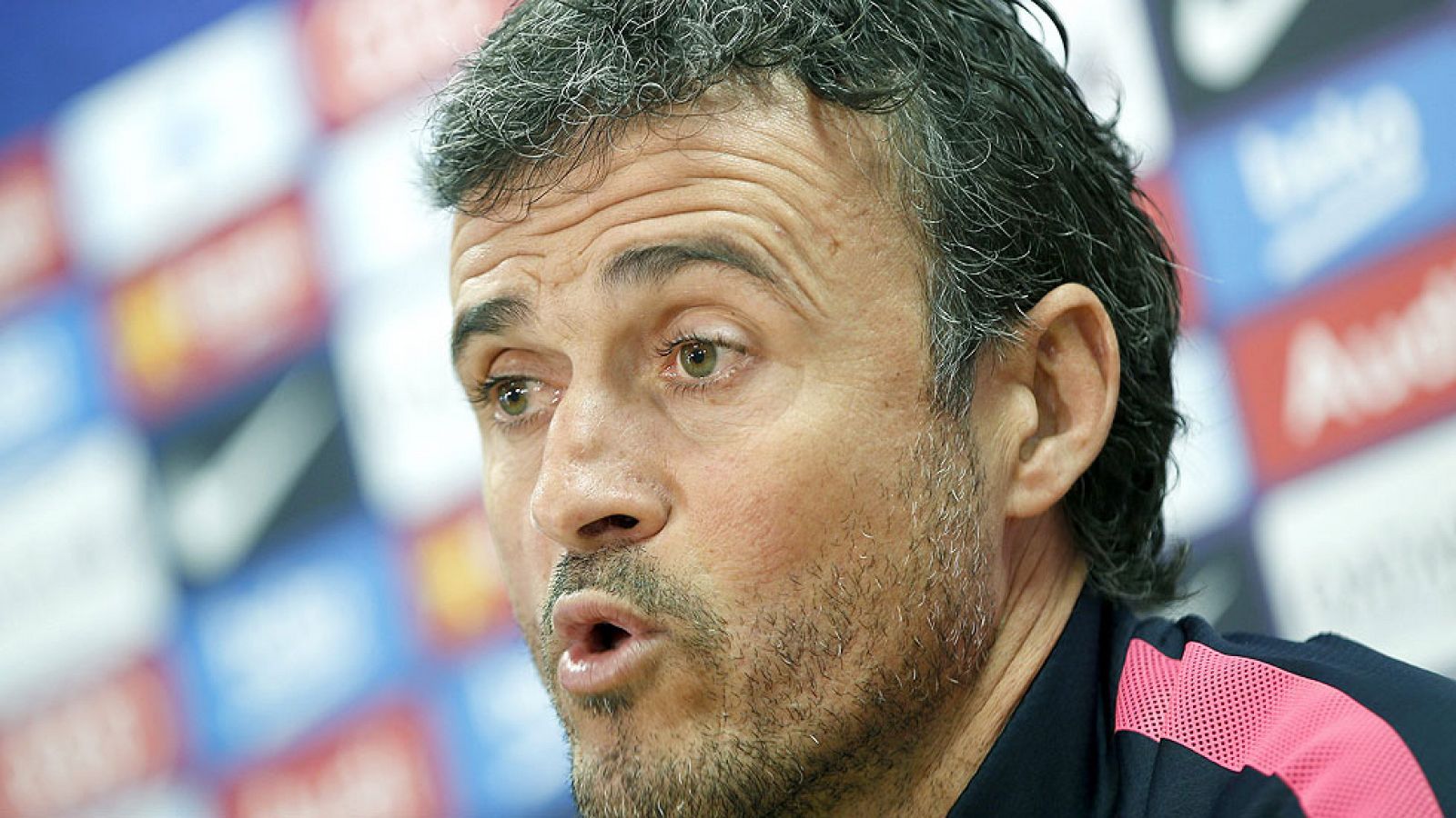 El entrenador del FC Barcelona, Luis Enrique Martínez, ha asegurado este miércoles que no se plantea tener un plantilla sin Leo Messi en ella, aunque a la pregunta de si se vería al '10' ganar su quinto Balón de Oro con el Barça espetó, en un guiño a