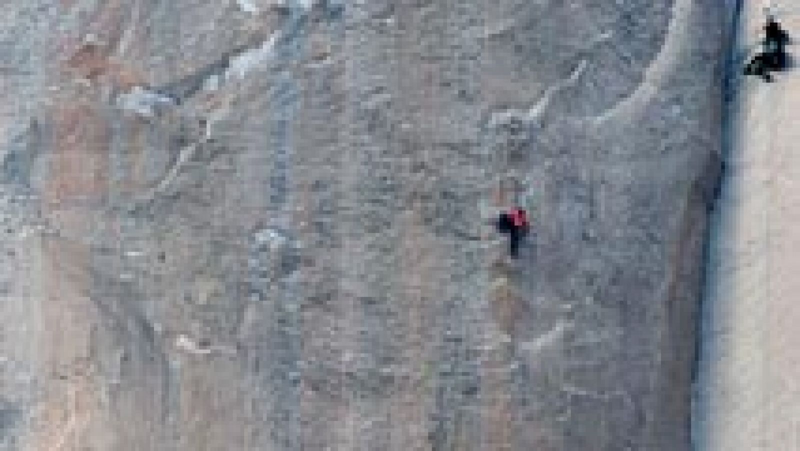 Informativo 24h: Dos estadounidenses escalan sin ayudas El Capitán de Yosemite | RTVE Play
