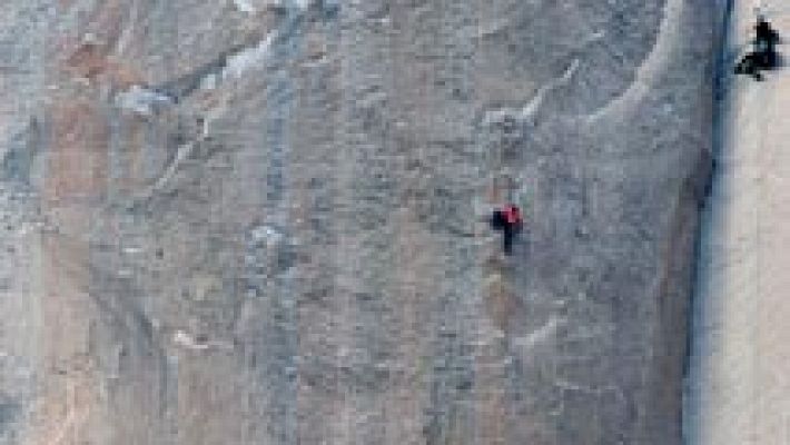 Informativo 24h - Dos estadounidenses escalan sin ayudas El Capitán de Yosemite