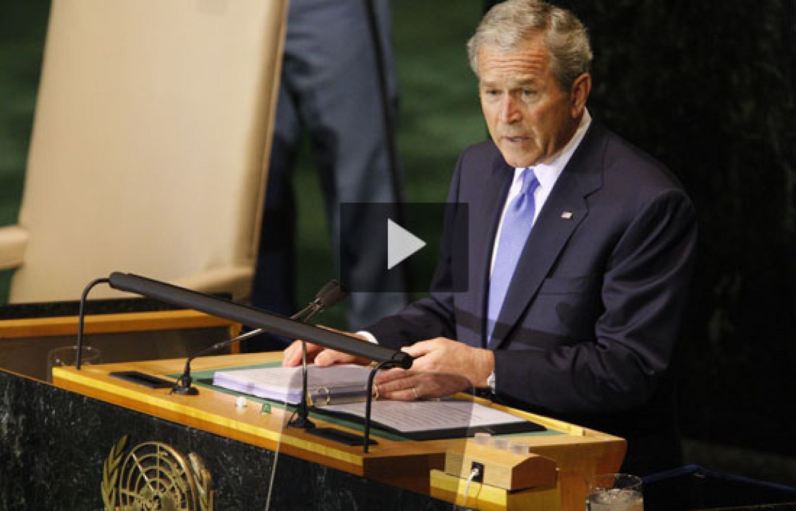 George W. Bush pronuncia en la Asamblea General de la ONU su último discurso como Presidente de los Estados Unidos.