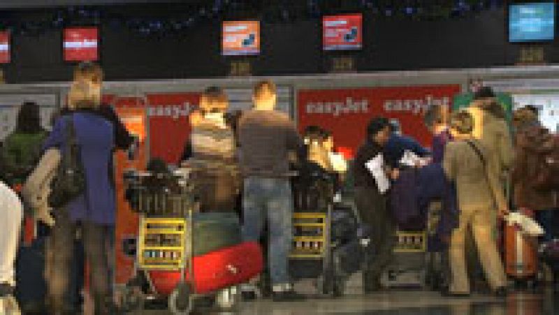 Fomento pide a las aerolneas que bajen los precios de los billetes 