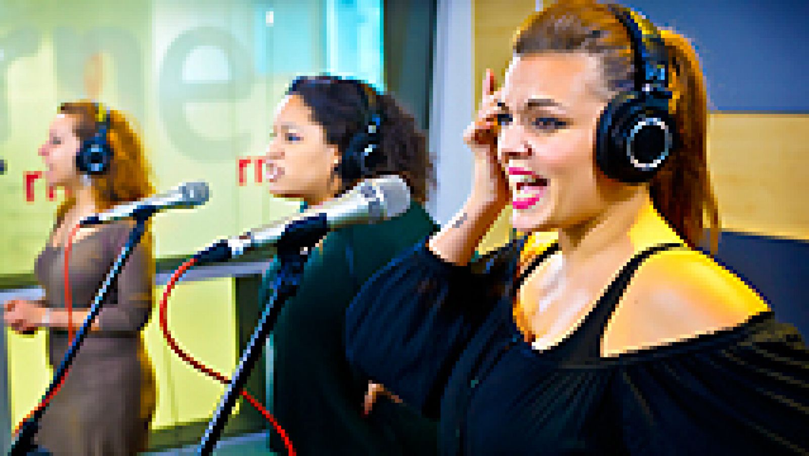 Las mañanas de RNE - Las divas de 'Priscilla' cantan "It's raining men" - Ver ahora