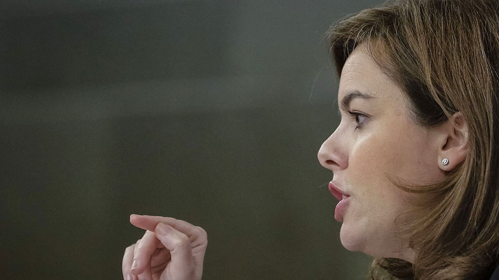 Sáenz de Santamaría: "Quien convoca tres elecciones en cinco años es incapaz de gobernar"