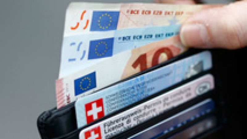 La depreciación del euro se agudiza tras la bajada de tipos del Banco Central Suizo