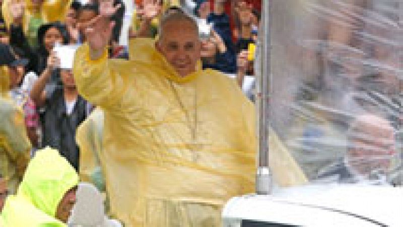 La amenaza de tormenta tropical trastoca la agenda del papa en Filipinas