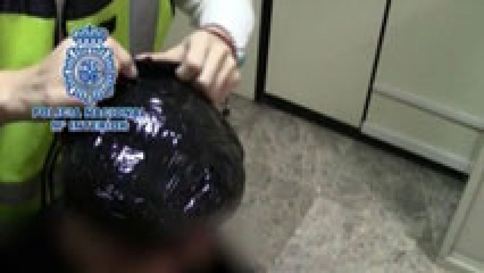 Telediario 1: Detienen a una mujer que llevaba cocaína oculta en la peluca | RTVE Play