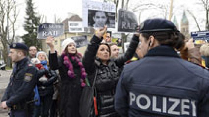 Telediario 1 - Arabia Saudí revisará el caso del bloguero Badawi