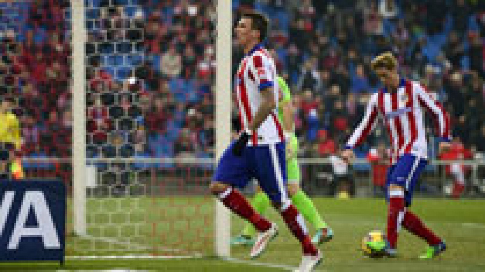 El Atlético de Madrid cierra la primera vuelta de la Liga consolidado en la tercera plaza de la clasificación tras la victoria ante el Granada (2-0). Un gol de Mario Mandzukic desde el punto de penalti y un cabezazo de Raúl García han sido suficientes para sumar los tres puntos y dejar atrás la derrota de la pasada jornada en el Camp Nou.