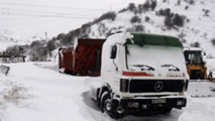 Puertos cerrados y alumnos sin clases por la nieve