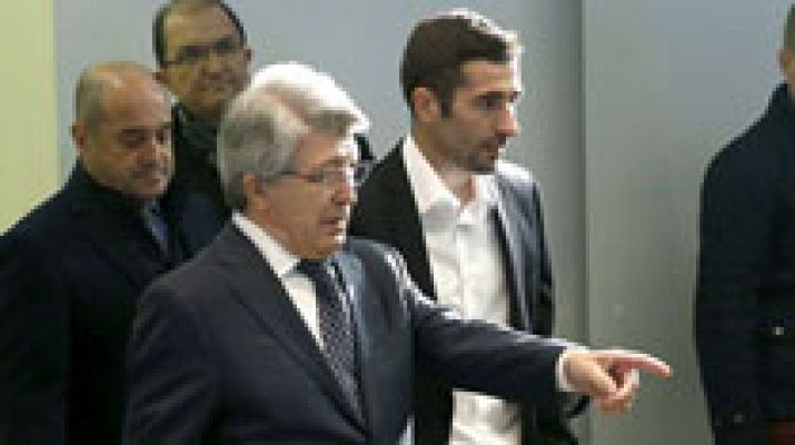 Telediario 1 - Un magnate chino, a punto de hacerse con el 20% del Atlético