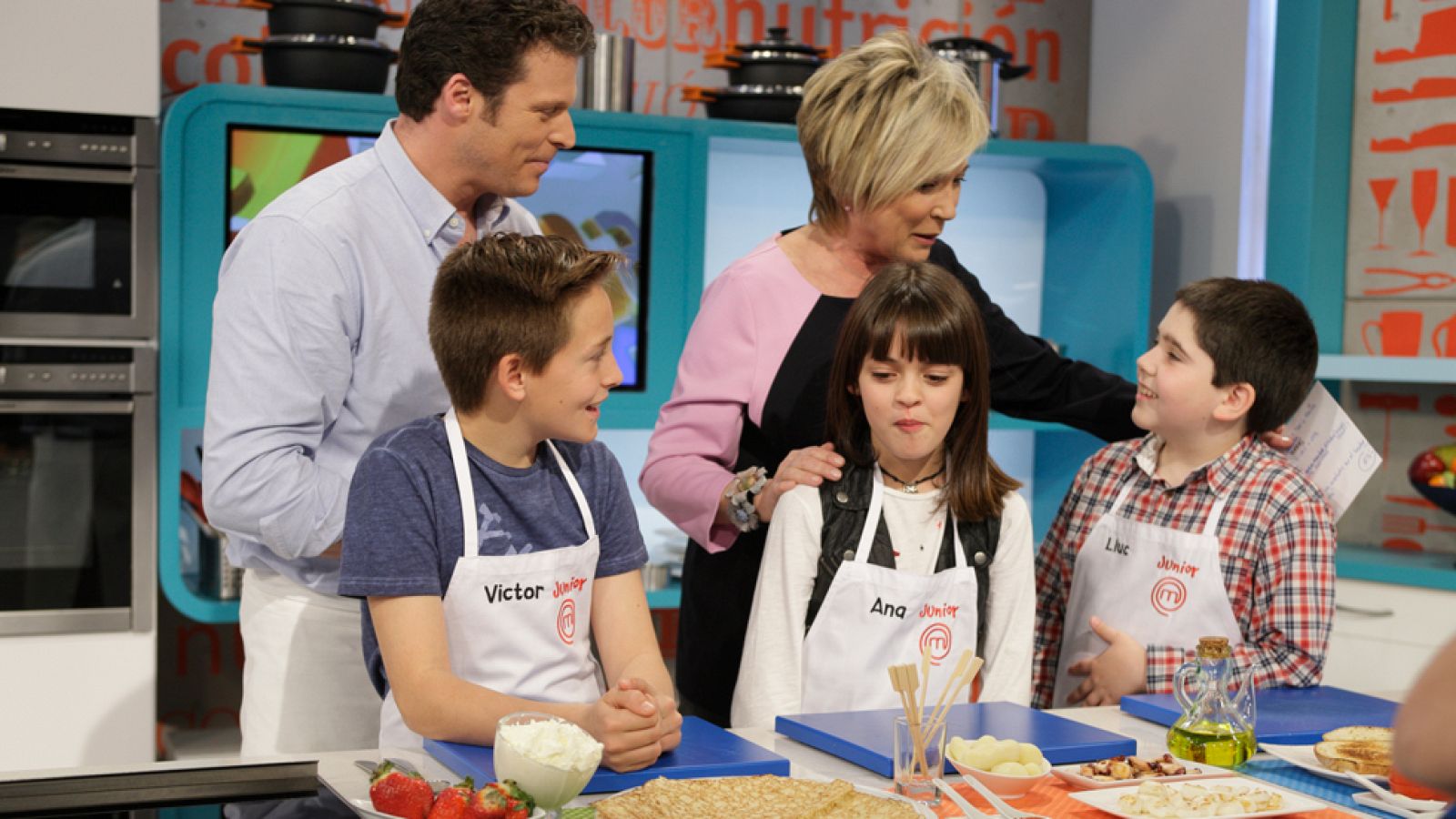 Amigas y conocidas: Lluc, Ana y Víctor cocinan en 'Amigas y Conocidas' | RTVE Play