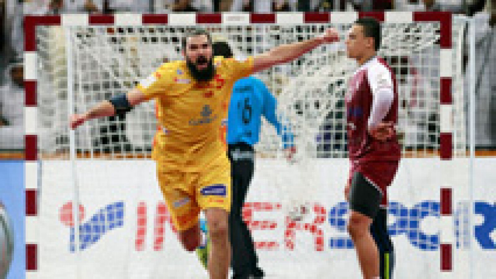 La selección española de balonmano se coloca líder del Grupo A en el Mundial de Balonmano después de imponerse a la selección anfitriona de Catar por 25-28 en un partido en el que Manolo Cadenas le ha ganado la partida táctica a Valero Rivera, exsele