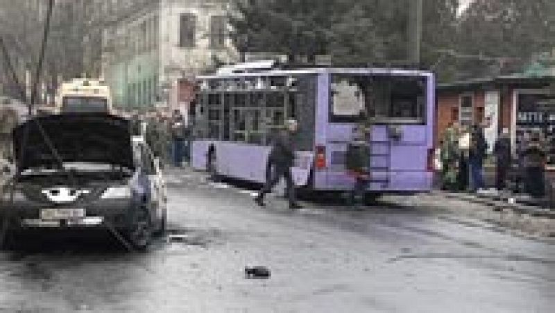 Varios muertos al impactar un proyectil en una parada de autobús en Donetsk