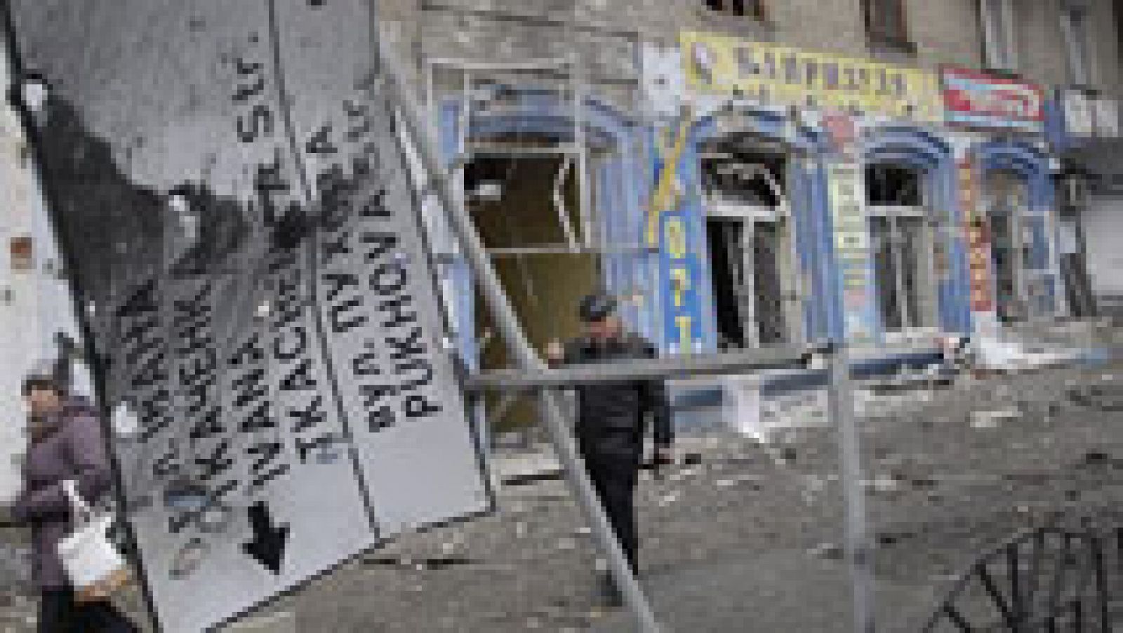 Telediario 1: Al menos 15 civiles han muerto en el ataque a una parada de autobús en Donestk | RTVE Play