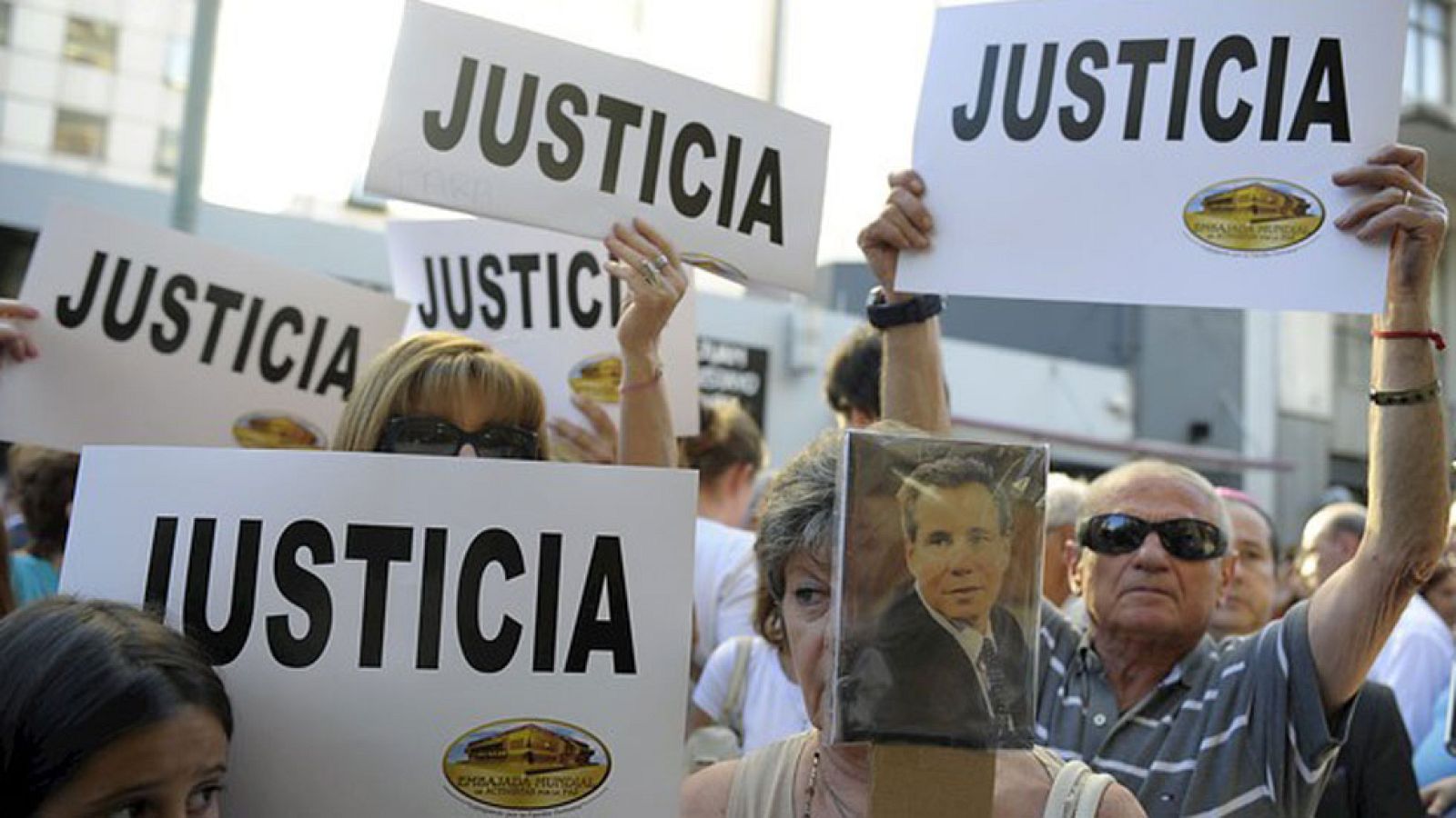 Miles de personas se concentran para pedir justicia por la muerte del fiscal Alberto Nisman