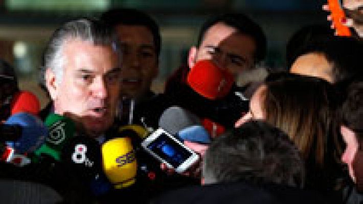 Luis Bárcenas comparece ante los medios tras salir de la cárcel