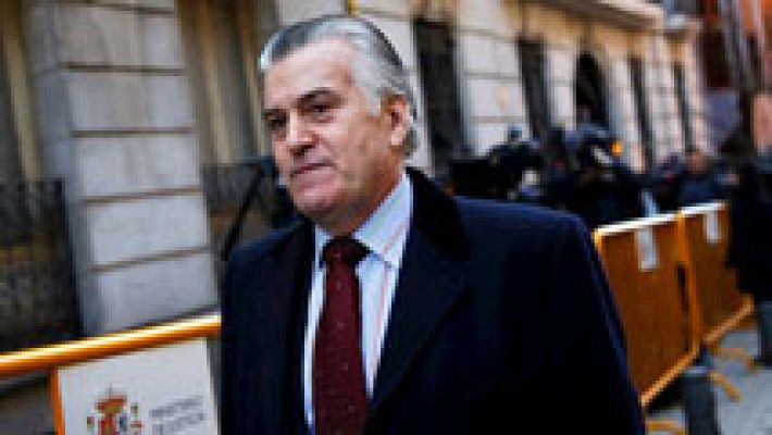 Telediario 1 - Bárcenas acude a la Audiencia en su primer día en libertad