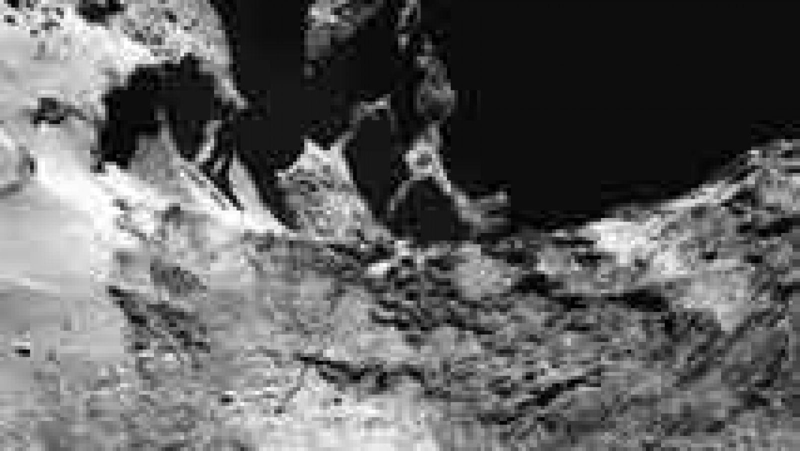 La misión Rosetta 'retrata' a un cometa 67P ligero, variado y activo