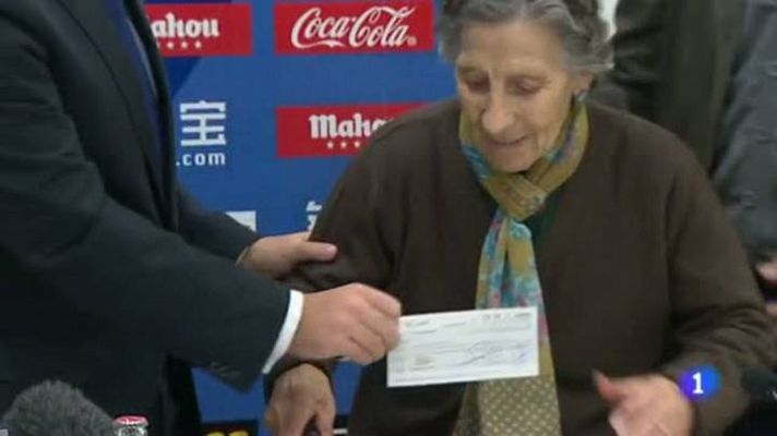Telediario 1 - Carmen, la anciana desahuciada, compartirá su cheque con Wilfred