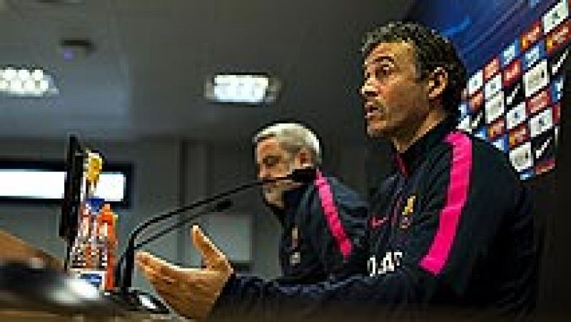 El entrenador del FC Barcelona, Luis Enrique Martínez, ha asegurado estar "encantado" con el rendimiento de Luis Suárez pese a la falta de gol del uruguayo, mostrándose seguro de que los goles llegarán y que "todos" fallan, y ha celebrado lo mucho qu