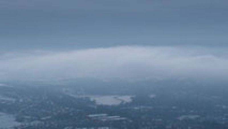 Nuboso en el extremo norte peninsular, con precipitaciones en la segunda mitad el día en el Cantábrico oriental y Pirineo occidental 