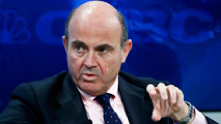 Telediario 1 - Guindos asegura en Davos que la política monetaria no resuelve los problemas estructurales
