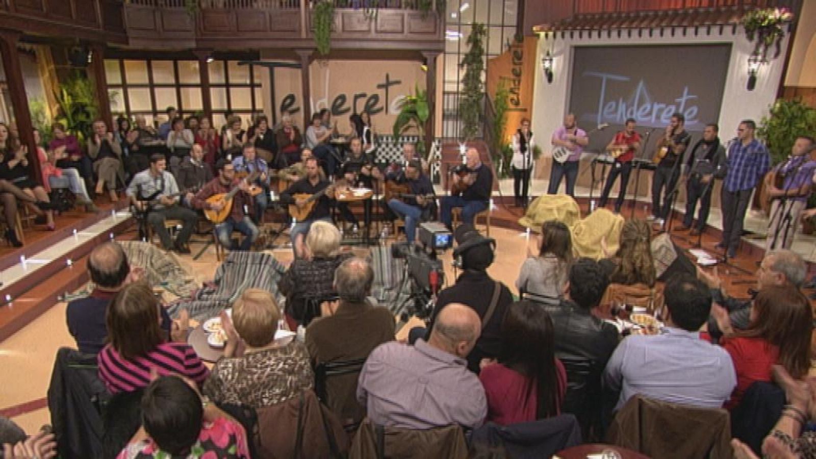 Tenderete - 25/01/15 con "La parranda de aceite y vinagre" y "La parranda del millo" con solistas.
